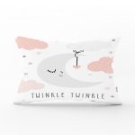 - Dik-4502 - Realhomes Beyaz Zeminde Pembe Yıldız Desenli Özel Tasarım Bebek Odası Dikdörtgen Yastık Kılıfı Realhomes