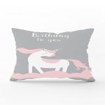 - Dik-4560 - Realhomes Pembe Beyaz Çizgili Happy Birthday Tasarımlı Bebek Odası Dikdörtgen Yastık Kılıfı Realhomes