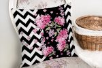 - realhomescomtr-K4171-1 - Realhomes  Siyah Zigzag Zeminde İlkbahar Çiçekleri Temalı Yastık Kırlent Kılıfı Realhomes