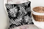 - realhomescomtr-K4282-1 - Realhomes Siyah Zeminde Beyaz Yaprak Tasarımlı Dijital Baskılı Yastık Kırlent Kılıfı Realhomes