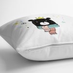 - realhomescomtr-K4417-1 - Realhomes Pembe Zeminli Uçan Sevimli Penguen Tasarımlı Bebek Odası Yastık Kırlent Kılıfı Realhomes