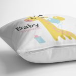 - realhomescomtr-K4474-1 - Realhomes Mavi Zeminde Sevimli Ayıcık Tasarımlı Bebek Odası Yastık Kılıfı Realhomes