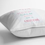 - realhomescomtr-K4561-1 - Realhomes Yeşil Zeminde Unicorn At Tasarımlı Bebek Odası Yastık Kılıfı Realhomes