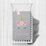 - Rh-Yatak-4307 - Realhomes  Gri Zeminde Unicorn Desenli Çocuk Odası Yatak Örtüsü Realhomes