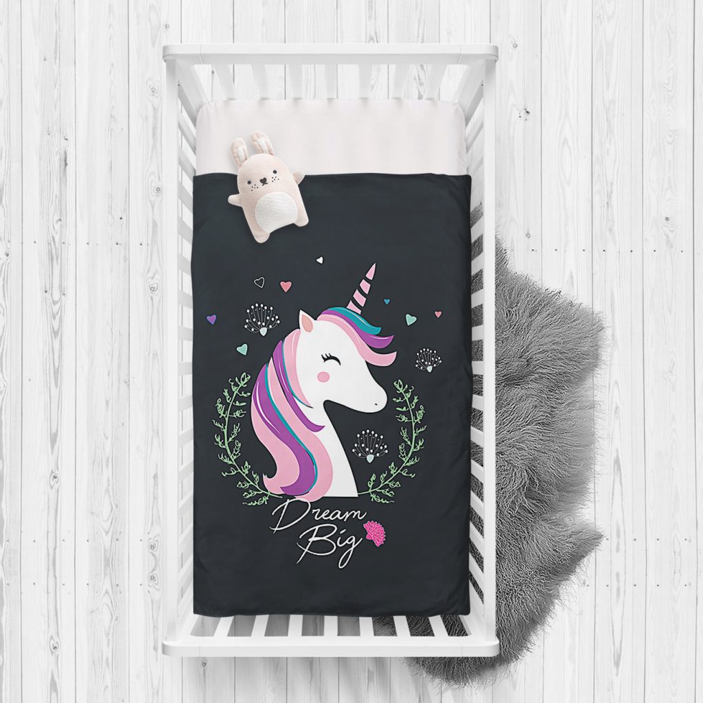 Siyah Zeminli Magic Unicorn Tasarımlı Çocuk Odası Yatak