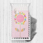 Pembe Zeminde Baby Shower Tasarımlı Çocuk Odası Yatak Örtüsü Realhomes