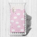 - Rh-Yatak-4365p - Realhomes  Pembe Zeminde Bulutlar Özel Tasarımlı Çocuk Odası Yatak Örtüsü Realhomes