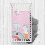 - Rh-Yatak-4369 - Realhomes  Pembe Zeminde Unicorn Tasarımlı Çocuk Odası Yatak Örtüsü Realhomes