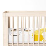 - Rh-Yatak-4381-1 - Realhomes  Beyaz Zeminde Hungry Aslan Motifli Dijital Baskılı Bebek Odası Yatak Örtüsü Realhomes