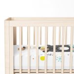 Beyaz Zeminde Atkılı Ayıcık Desenli Bebek Odası Yatak Örtüsü Realhomes