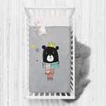 Gri Zeminde Atkılı Ayıcık Desenli Bebek Odası Yatak Örtüsü Realhomes