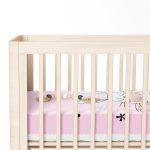 - Rh-Yatak-4424-1 - Realhomes  Pembe Zeminde Atkılı Tavşan Motifli Bebek Odası Yatak Örtüsü Realhomes