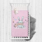 - Rh-Yatak-4424 - Realhomes  Pembe Zeminde Atkılı Tavşan Motifli Bebek Odası Yatak Örtüsü Realhomes