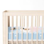 Mavi Zeminde Uçan Fil Desenli Bebek Odası Yatak Örtüsü Realhomes