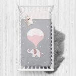 - Rh-Yatak-4439 - Realhomes  Gri Zeminde Uçan Fil Desenli Bebek Odası Yatak Örtüsü Realhomes