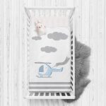 - Rh-Yatak-4444g - Realhomes  Beyaz Zeminde Helikopter Tasarımlı Bebek Odası Yatak Örtüsü Realhomes