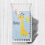 Mavi Zeminde Balon ve Zürafa Desenli Özel Tasarım Bebek Odası Yatak Örtüsü Realhomes