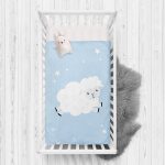 - Rh-Yatak-4490 - Realhomes  Mavi Zeminde Sevimli Kuzucuk Tasarımlı Bebek Odası Yatak Örtüsü Realhomes