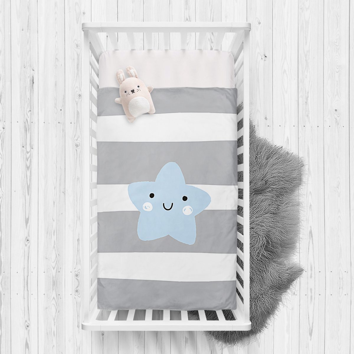 Gri Çizgiler Üzerine Mavi Yıldız Tasarımlı Bebek Odası Yatak Örtüsü Realhomes