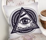 - Rh-K5013-Beyaz-Zeminde-Lacivert-Ucuncu-Goz-Dijital-Baskili-Dekoratif-Yastik-Kirlent-Kilifi-1 - Realhomes Beyaz Zeminde Lacivert Üçüncü Göz Dijital Baskılı Dekoratif Yastık Kırlent Kılıfı Realhomes