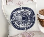 - Rh-K5017-Beyaz-Zeminde-Lacivert-Pusula-Motifli-Kirlent-Kilifi-1 - Realhomes  Beyaz Zeminde Lacivert Pusula Motifli Kırlent Kılıfı Realhomes