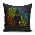 - Rh-K5046-Siyah-Zeminde-Gokkusagi-Motifli-Uzak-Dogu-Yoga-Desenli-Kirlent-Kilifi - Realhomes Siyah Zeminde Gökkuşağı Motifli Uzak Doğu Yoga Desenli Kırlent Kılıfı Realhomes