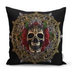 - Rh-K5049-Gold-Cerceve-Icerisinde-Gul-Kuru-Kafa-Motifli-Dekoratif-Kirlent-Kilifi - Realhomes Gold Çerçeve İçerisinde Gül Kuru Kafa Motifli Dekoratif Kırlent Kılıfı Realhomes