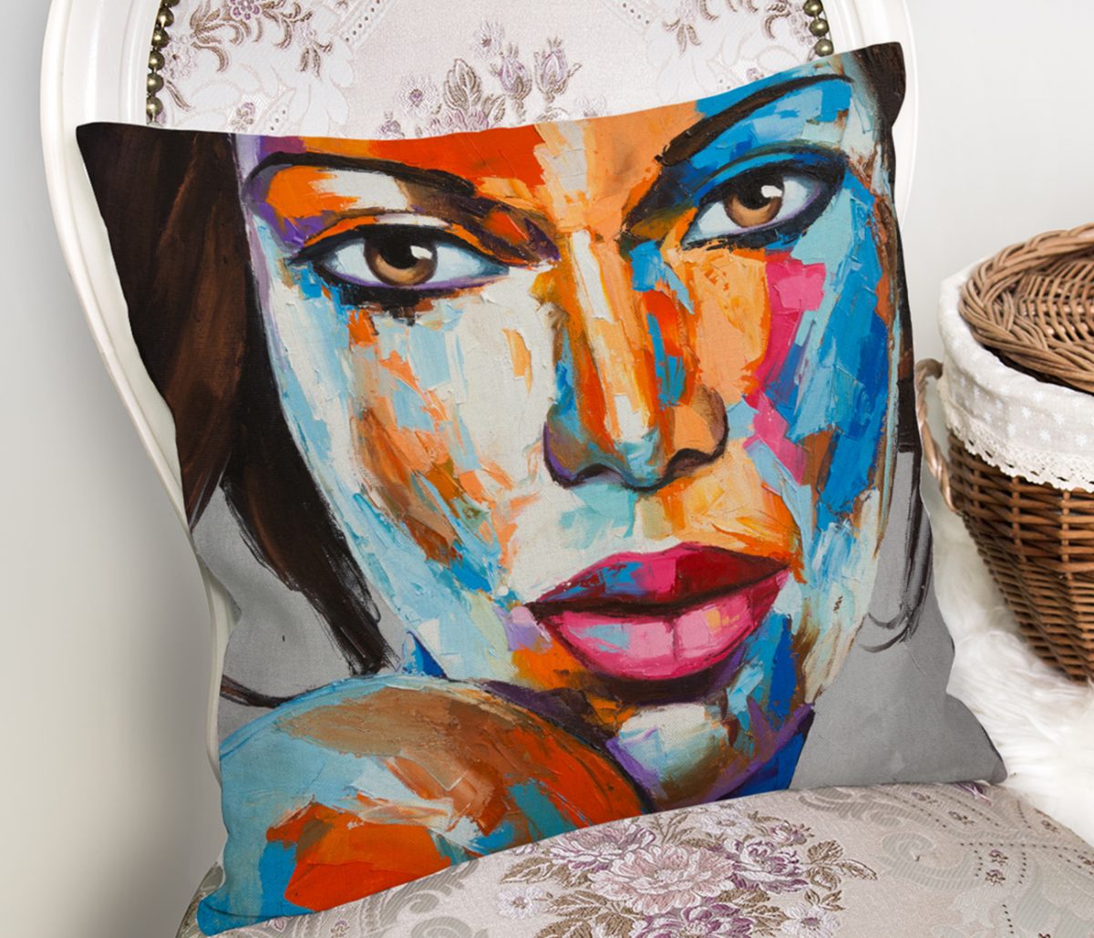 Sulu Boyalı Kadın Yüzlü Dekoratif Modern Kılıfl Realhomes