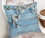 Mavi Ahşap Zeminli Bahar Motifli Kırlent Kılıfı Realhomes