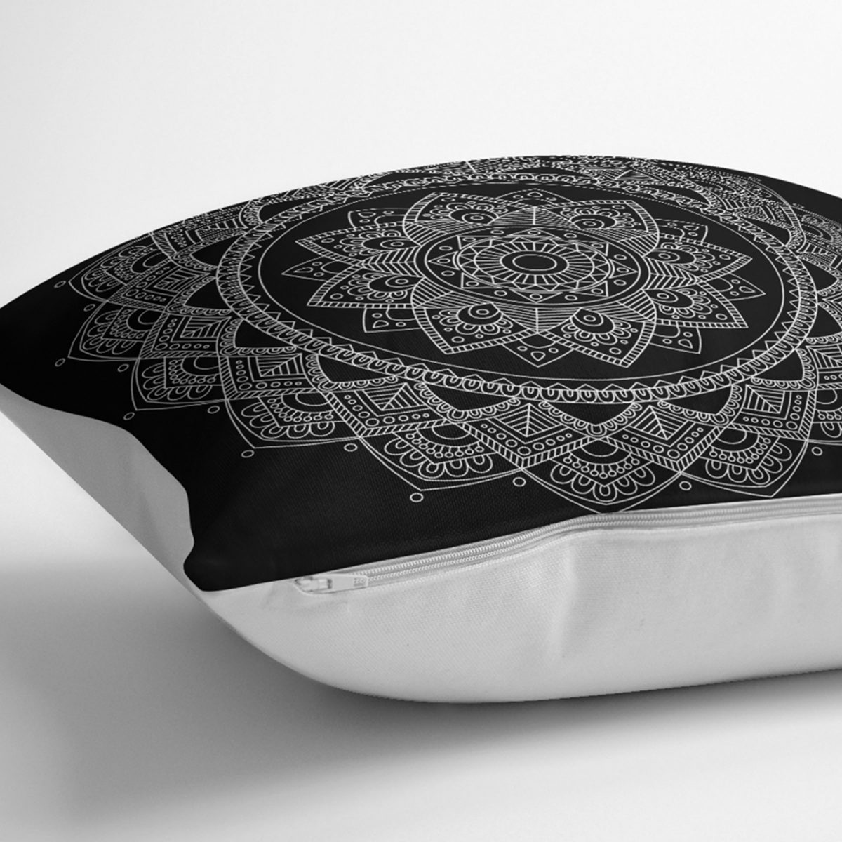 Siyah Zeminde Beyaz Mandala Desenli Dekoratif Yastık Kılıfı Realhomes