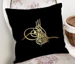 - Rh-K5148-RealHomes-Siyah-Zeminde-Gold-Osmanli-Turasi-Ozel-Tasarim-Dijital-Baskili-Kirlent-Kilifi-1 - Realhomes RealHomes Siyah Zeminde Gold Osmanlı Turası Özel Tasarım Dijital Baskılı Kırlent Kılıfı Realhomes