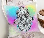 - Rh-K5206-Gokkusagi-Zeminde-Fatma-Ana-Eli-Temali-Ozel-Tasarim-Yastik-Kilifi-1 - Realhomes Gökkuşağı Zeminde Fatma Ana Eli Temalı Özel Tasarım Yastık Kılıfı Realhomes