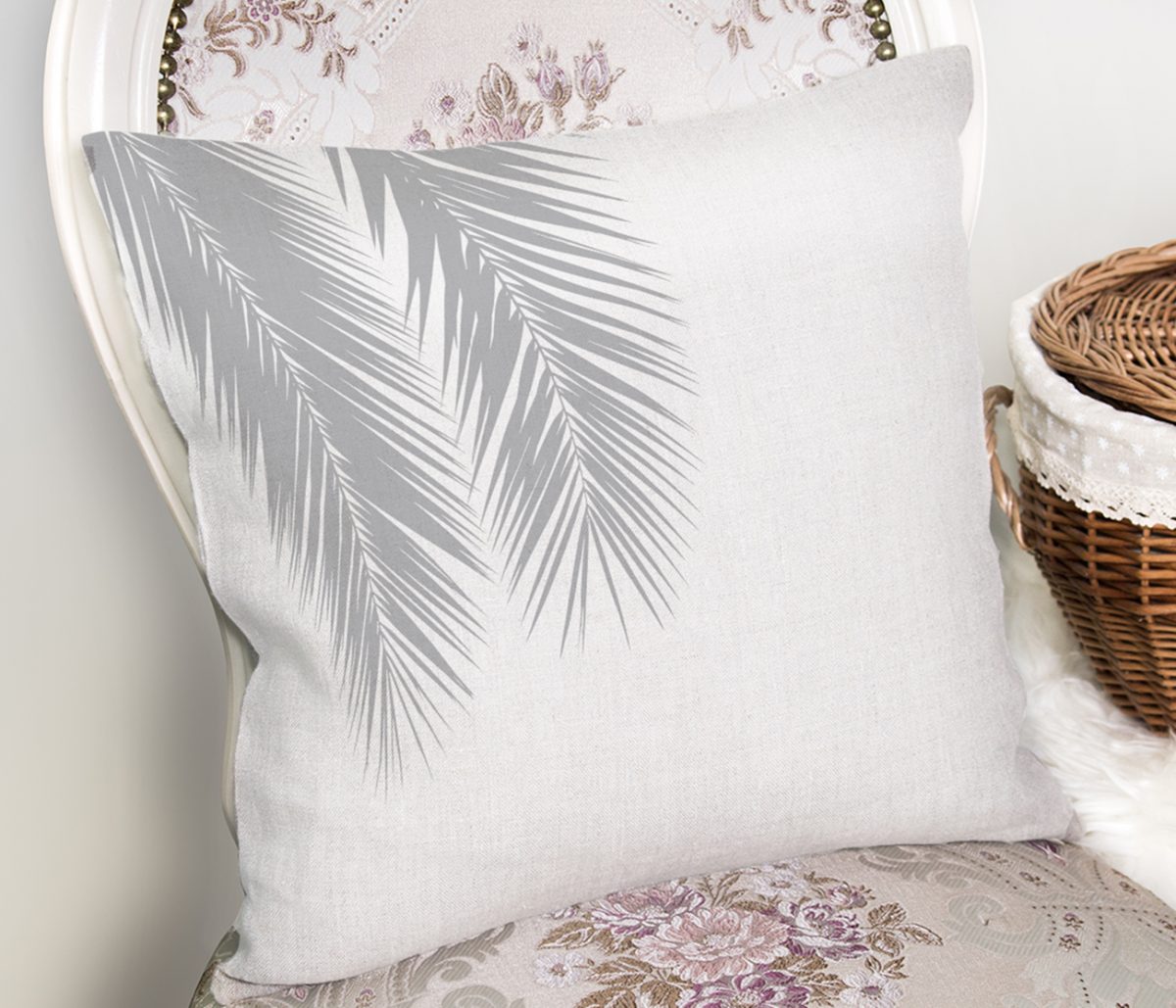 Beyaz Zeminde Gri Palmiye Yaprakları Özel Tasarım Kırlent Kılıfı Realhomes