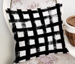 - Rh-K5236siyah-Siyah-Zeminde-Geometrik-Kare-Motifli-Dekoratif-Yastik-Kilifi-1 - Realhomes Siyah Zeminde Geometrik Kare Motifli Dekoratif Yastık Kılıfı Realhomes