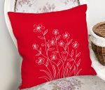 Kırmızı Zemin Üzerinde Çiçek Desenli Kırlent Kılıfı Realhomes