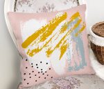 - Rh-K5296-Pembe-Zemin-Uzerinde-Sulu-Boya-Beyaz-Ve-Mavi-Cizimli-Ozel-Tasarim-Yastik-Kilifi-1 - Realhomes Pembe Zemin Üzerinde Sulu Boya Beyaz Ve Mavi Çizimli Özel Tasarım Yastık Kılıfı Realhomes