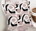 - Rh-K5309-Beyaz-Zeminde-Soyut-Geometrik-Cizim-Motifli-Kirlent-Kilifi-1 - Realhomes Beyaz Zeminde Soyut Geometrik Çizim Motifli Kırlent Kılıfı Realhomes