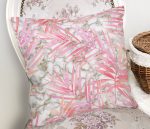 - Rh-K5311-Mermer-Zemin-Uzerinde-Gold-Aytinti-Temali-Pembe-Tropik-Yaprak-Desenli-Kirlent-Kilifi-1 - Realhomes Mermer Zemin Üzerinde Gold Aytıntı Temalı Pembe Tropik Yaprak Desenli Kırlent Kılıfı Realhomes