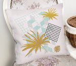 - Rh-K5346-Geometrik-Cizimler-Uzerinde-Tropik-Yaprak-Motifli-Kirlent-Kilifi-1 - Realhomes  Geometrik Çizimler Üzerinde Tropik Yaprak Motifli Kırlent Kılıfı Realhomes