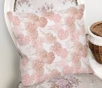 - Rh-K5357-Beyaz-Zemin-Uzerinde-Pembe-Tropikal-Yaprak-Desenli-Modern-Yastik-Kilifi-1 - Realhomes  Beyaz Zemin Üzerinde Pembe Tropikal Yaprak Desenli Modern Yastık Kılıfı Realhomes