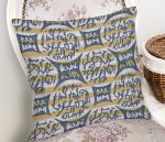 - Rh-K5398-Kot-Desende-Yazi-Motifli-Ozel-Tasarim-Dekoratif-Kirlent-Kilifi-1 - Realhomes  Kot Desende Yazı Motifli Özel Tasarım Dekoratif Kırlent Kılıfı Realhomes