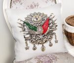 - Rh-K5541-Beyaz-Zeminde-Osmanli-Devlet-Armasi-Modern-Kirlent-Kilifi-1 - Realhomes Beyaz Zeminde Osmanlı Devlet Arması Modern Kırlent Kılıfı Realhomes