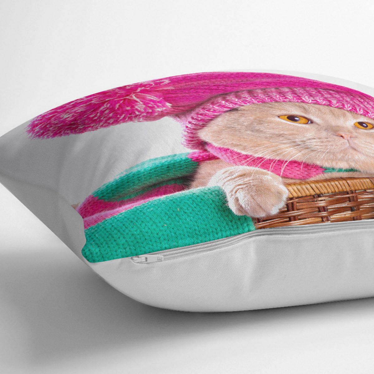 Sepet İçinde Pembe Şapkalı Sevimli Kedicik Dekoratif Kırlent Kılıfı Realhomes