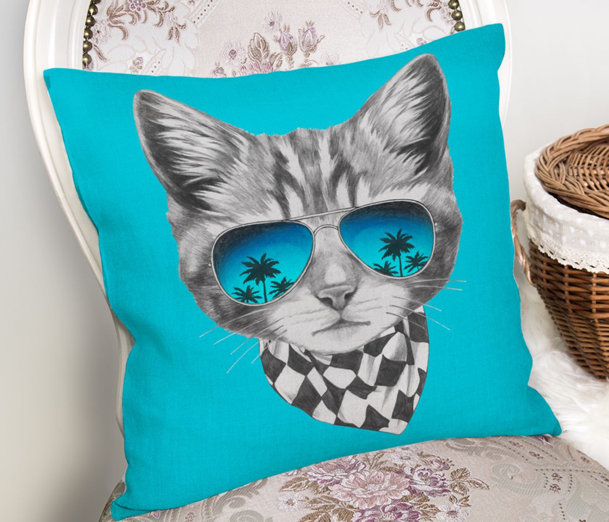 Mavi Zeminde Gözlüklü Cool Kedi Motifli Kırlent Kılıfı Realhomes