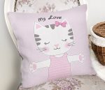 - Rh-K5693-Acik-Mine-Renkli-My-Love-Yazili-Sevimli-Kedicik-Motifli-Modern-Yastik-Kilifi-1 - Realhomes Açık Mine Renkli My Love Yazılı Sevimli Kedicik Motifli Modern Yastık Kılıfı Realhomes