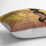 - Rh-K5824-Gunesin-Batisindaki-Agac-Zeminli-Afrika-Kadin-Motifli-Kirlent-Kilifi-2 - Realhomes Güneşin Batışındaki Ağaç Zeminli Afrika Kadın Motifli Kırlent Kılıfı Realhomes