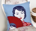 - Rh-K5855-Kirmizi-Yelpazeli-Mavi-Zeminli-Japon-Kadin-Modern-Yastik-Kilifi-1 - Realhomes Kırmızı Yelpazeli Mavi Zeminli Japon Kadın Modern Yastık Kılıfı Realhomes