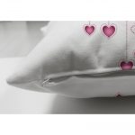 - Suet-K-102-2 - Realhomes  Kalp Desenli Çift Taraflı Dijital Baskılı Dekoratif Süet Yastık Kırlent Kılıfı Realhomes