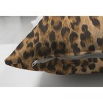 - Suet-K-113-2 - Realhomes  Çift Taraflı Leopar Desenli Dijital Baskılı Dekoratif Süet Yastık Kırlent Kılıfı Realhomes