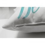 - Suet-K-2009-2 - Realhomes  Çift Taraflı Be Brave Tasarımlı Dijital Baskılı Dekoratif Süet Kırlent Kılıfı Realhomes